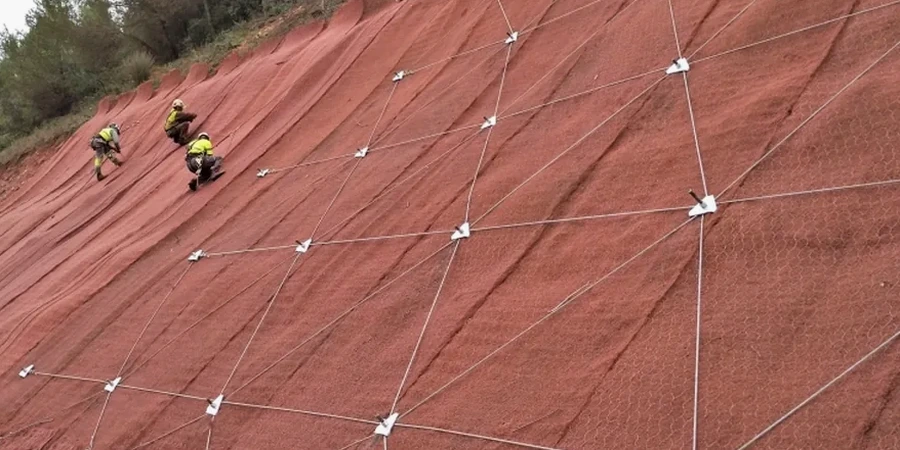 Análisis de Estabilidad de Taludes en Coquimbo: Condiciones Costeras y Sismicidad